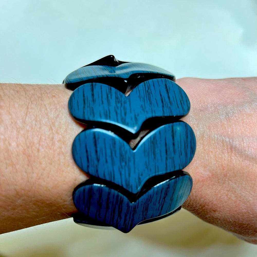 Blue Hearts stretch bracelet